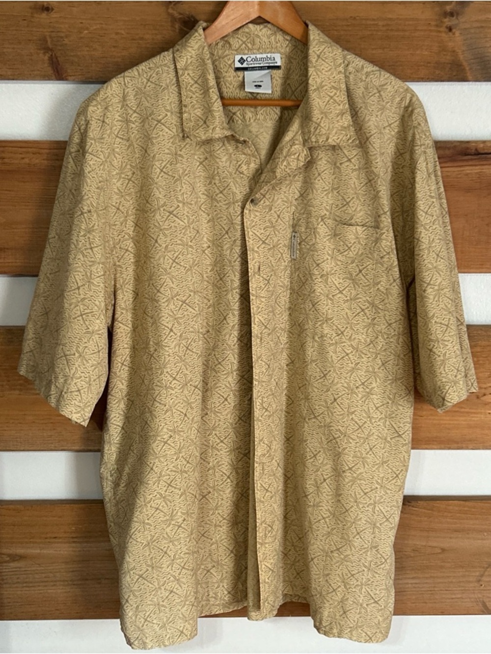 Columbia Hawaiian Button Up Shirt with Palm Tree &‎ Surfboard Print Men's Size L